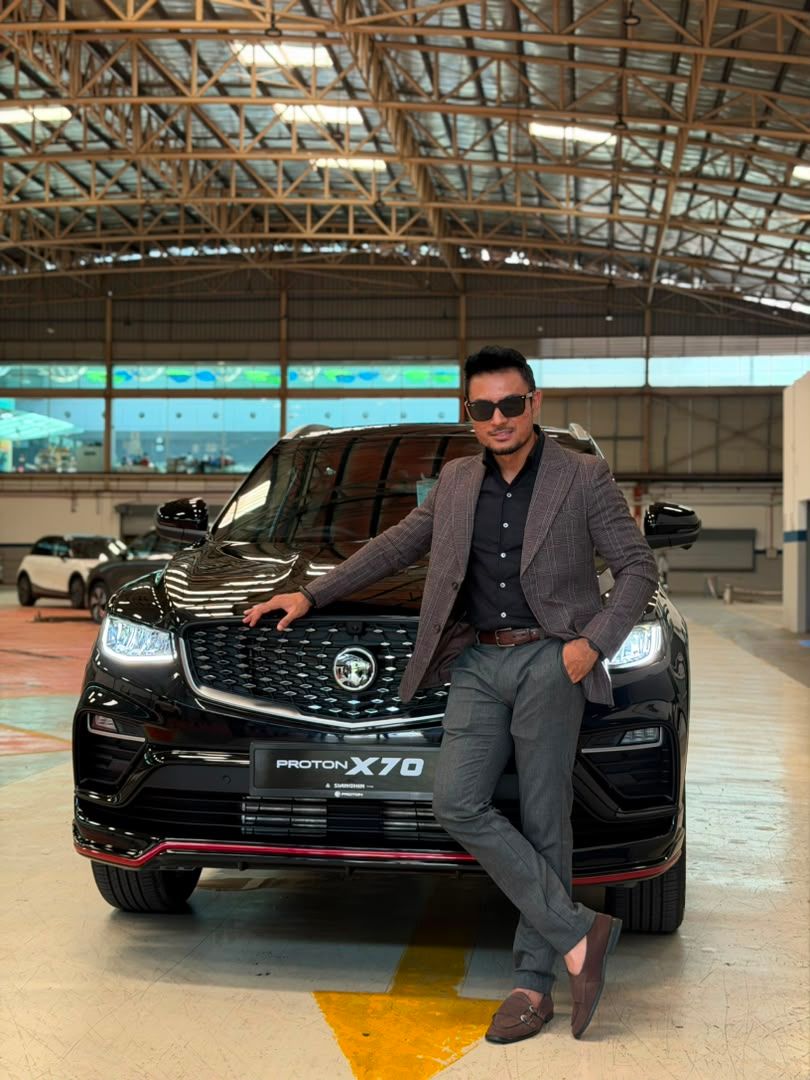 Azlan — Ejen Jualan Proton